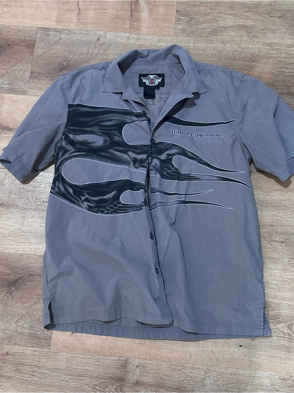 Harley-Davidson Gray Short Sleeve Button-Up Shirt with Black Flame Graphic